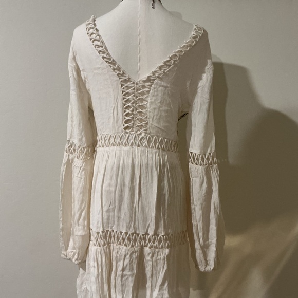 SHYANNE WOMEN'S OFF WHITE EMBROIDERED LACE PEASANT DRESS - Picture 4 of 13
